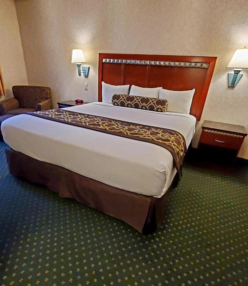King Room - Non-Smoking interior
