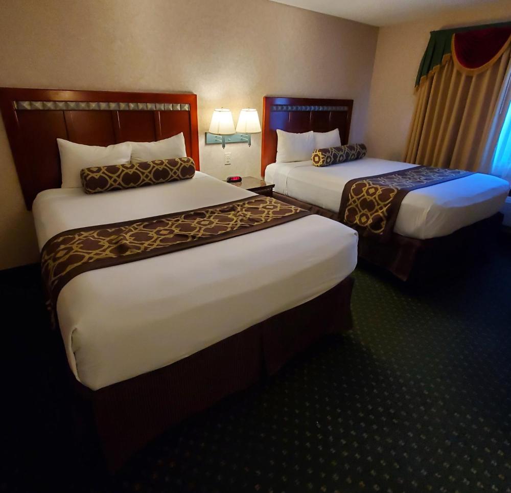 Queen Room with Two Queen Beds - Non-Smoking interior